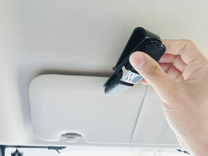 【セリア】車の中で大活躍する110円グッズ登場♡驚きのダブル仕様！？くるっと回転でコスパも抜群