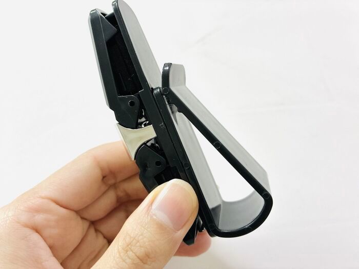 【セリア】車の中で大活躍する110円グッズ登場♡驚きのダブル仕様！？くるっと回転でコスパも抜群