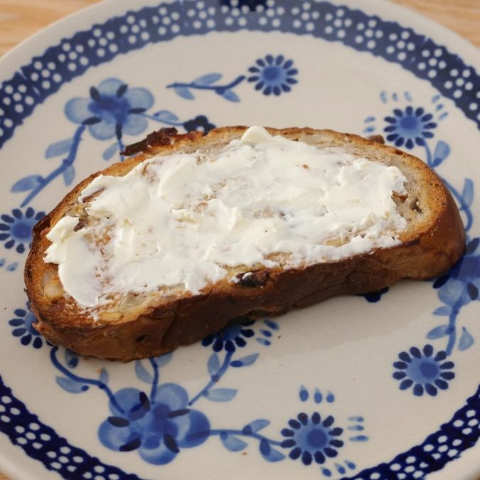 コストコ ウォールナッツレーズンブレッド