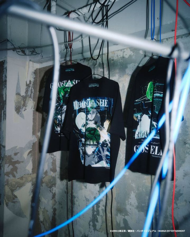 また、シューズの発売にあわせて、河村康輔、atmos、GHOST IN THE SHELL（攻殻機動隊）によるトリプルコラボレーションTシャツの再発売も決定。