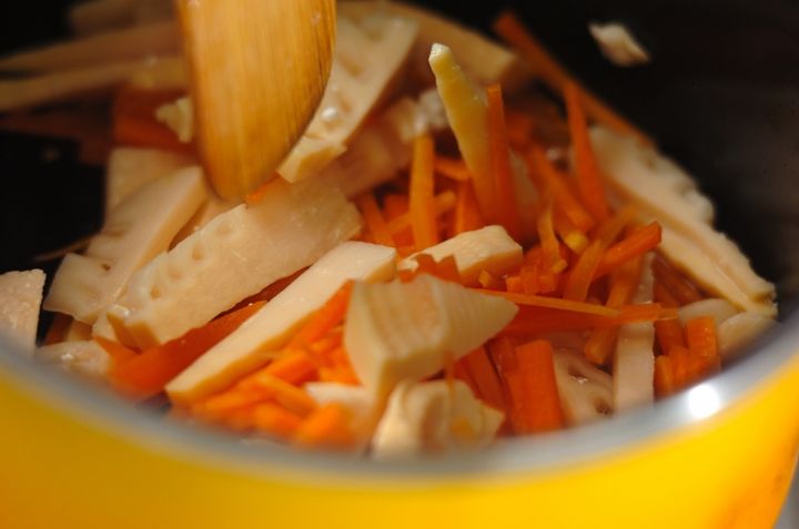 具だくさんニラ玉スープの作り方1