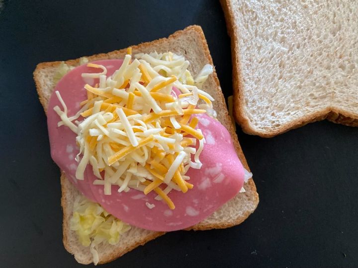 食パンにチームとハム