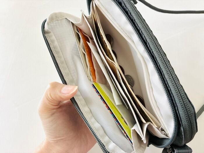 【40代・50代】両手があいて便利！お財布ショルダーバッグを〈付録〉でゲット。人気モデルが監修のおしゃれデザインです♡