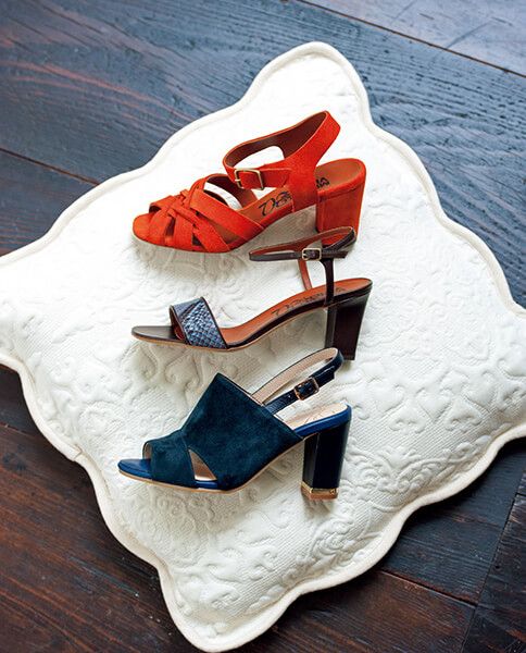 足首、足の甲を見せて抜け感を出す