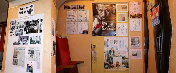 当館と縁の深い阪本順治監督のコーナーをはじめ、ロビーを彩る数々の映画史