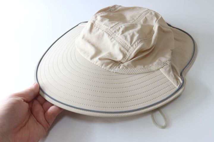 ダイソーの紐付バケットハットのビジュアル