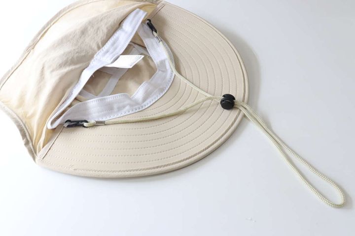 ダイソーの紐付バケットハットの紐