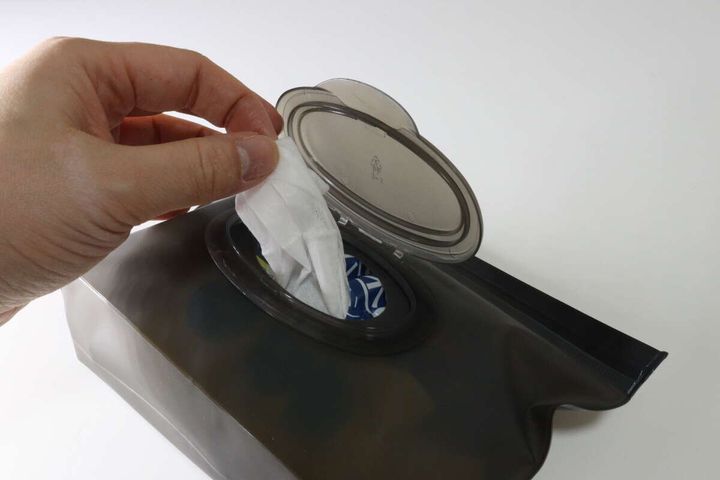セリア フタ付ウェットシートケース ブラック M 使用例