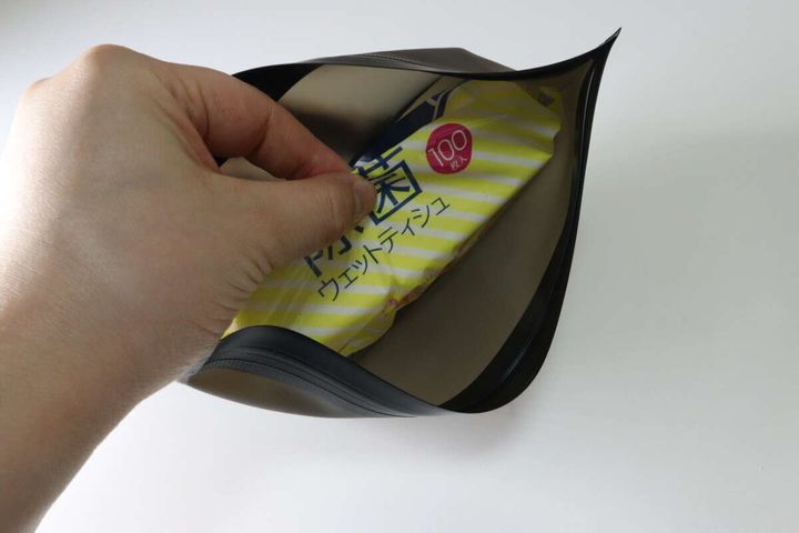 セリア フタ付ウェットシートケース ブラック M 収納例
