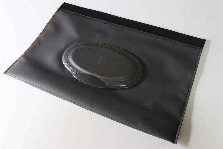 セリア フタ付ウェットシートケース ブラック M デザイン