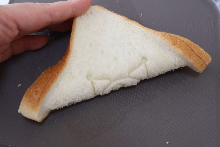 スタンプ付きサンドイッチメーカーKU 食パン1枚の場合