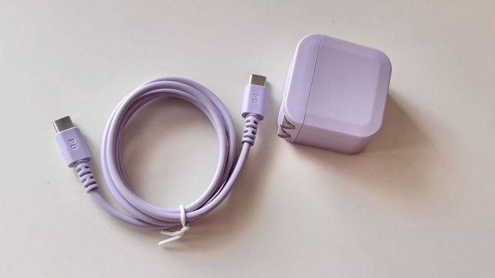 タイプCのコンセントは100均で買える？ 急速充電もチェック【ダイソー・セリア・キャンドゥ】