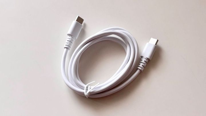 タイプCのコンセントは100均で買える？ 急速充電もチェック【ダイソー・セリア・キャンドゥ】