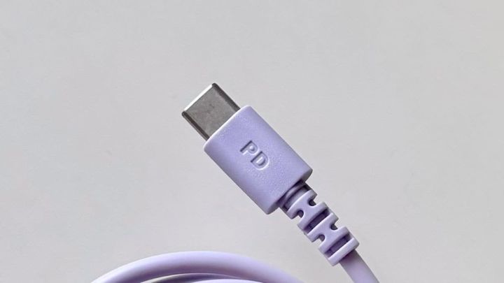 タイプCのコンセントは100均で買える？ 急速充電もチェック【ダイソー・セリア・キャンドゥ】