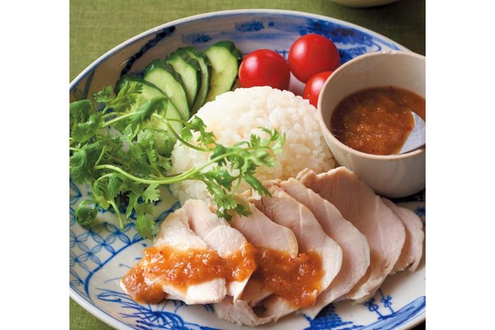 79歳・石原洋子さんの【電子レンジごはん】鶏むね肉をしっとり蒸し鶏にする基本とアレンジ2品