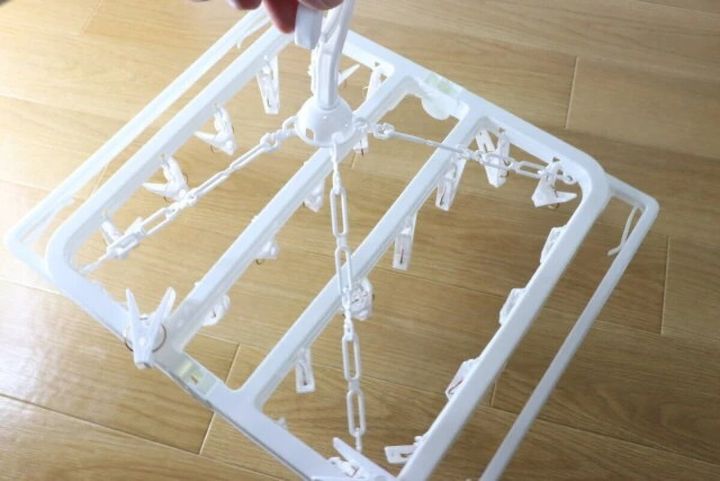 ダイソーのタオルも干せる折りたたみピンチハンガー