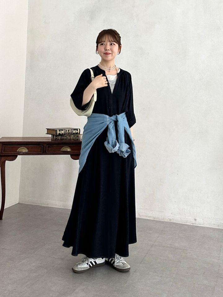 2026春夏大人女性おすすめデニムシャツ腰巻アレンジコーデ