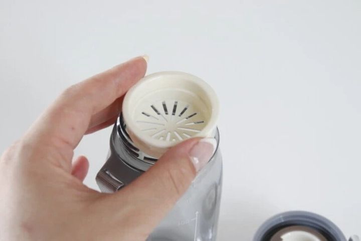 ダイソーの茶こし付ワンタッチ式ボトル400mL 茶こし部分