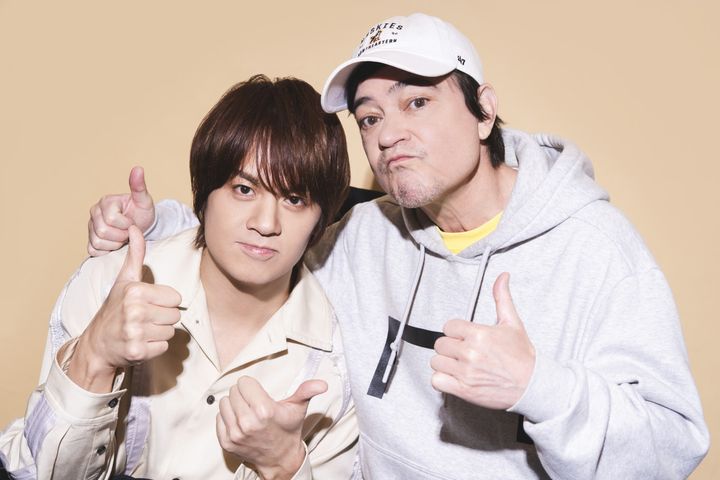 （左から）浦井健治、川平慈英 クランクイン！ 写真：上野留加 width=