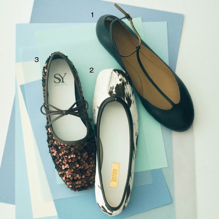 1. とてもきれいなフォルムのラウンドトゥで脚のラインまで整って見える。浅めの甲を走る華奢なTストラップがさりげなく女っぽさを印象づける。靴［Ｈ1］¥88,000(オディッシ／トゥモローランド) 2. つま先にタックを入れた遊びのあるスクエアトゥ。しなやかなカーフ素材がスペシャル感を醸し出す。靴［Ｈ1］¥18,700(ル タロン グリーズ／ル タロン グリーズ ルミネ新宿店) 3. キラキラ光るスパンコールをちりばめたベロアのアッパーが華やか。少し幅広めのスクエアトゥも今っぽい。靴［Ｈ0.5］¥12,100(シー ユナイテッドアローズ／ユナイテッドアローズ カスタマーサービスデスク)