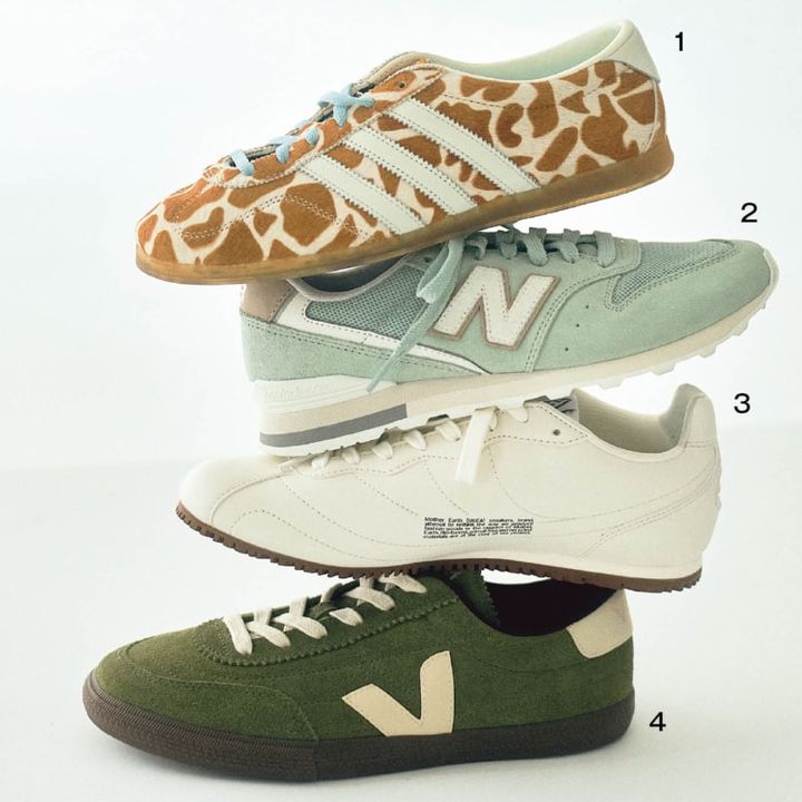 1. 水色のシューレースがきいたジラフ柄でポップな足元に。スニーカー［Ｈ1］¥17,600(アディダス／アディダス コールセンター) 2. 清涼感のあるミントグリーンで今っぽさと抜け感を演出。スニーカー［Ｈ2］¥12,980(ニューバランス／ニューバランスジャパンお客様相談室) 3. シボのある曲線的なラインが目を引くオールホワイト。スニーカー［Ｈ1.5］¥31,900(モエア／アマン) 4. こっくりしたグリーンのスウェードアッパーがシック。ステッチや切り替えなどさりげないアレンジがレトロなムードを表現。スニーカー［Ｈ2］¥29,150(ヴェジャ／セイヤナカムラツーポイントツーフォー)