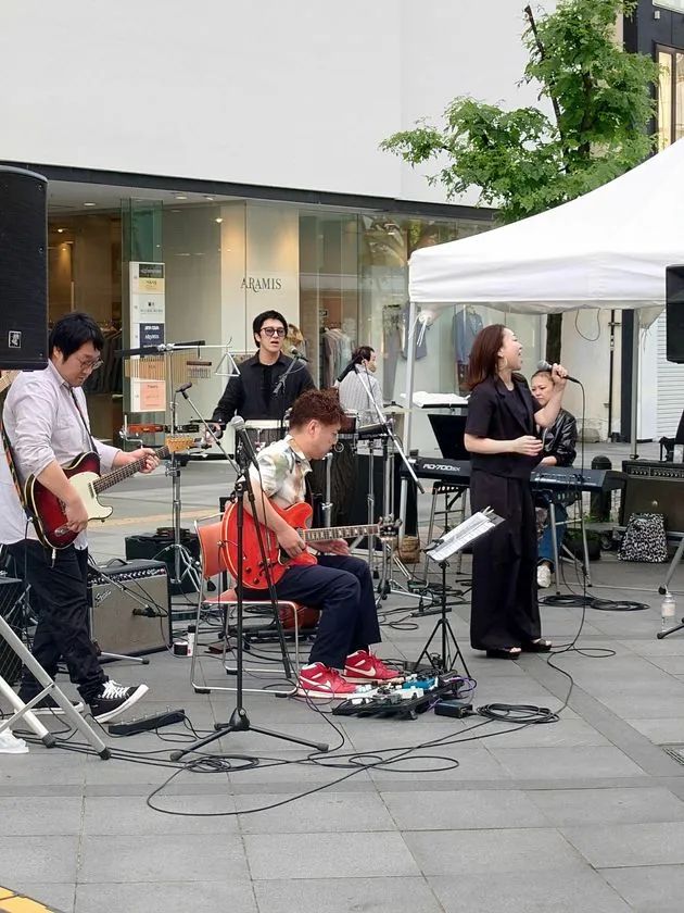 3条通買物公園に広がる旭川ミュージックウィーク2026の会場風景