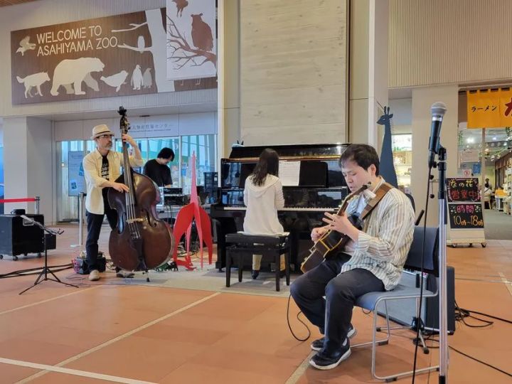JR旭川駅構内で音楽イベントが行われるイメージ