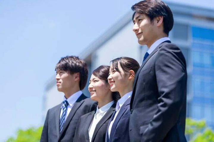 働く世代の新エチケット習慣として提案されるベロ活のビジュアル