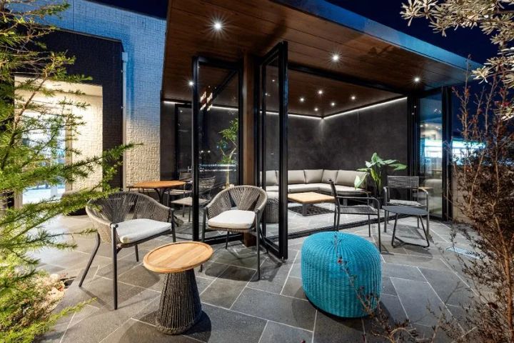 希少植物と自社オリジナルガーデン家具でコーディネートしたテラス空間