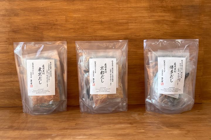 左から「厳選素材 東京だし」3780円、「厳選素材 京都だし」3996円、「厳選素材 博多だし」3780円