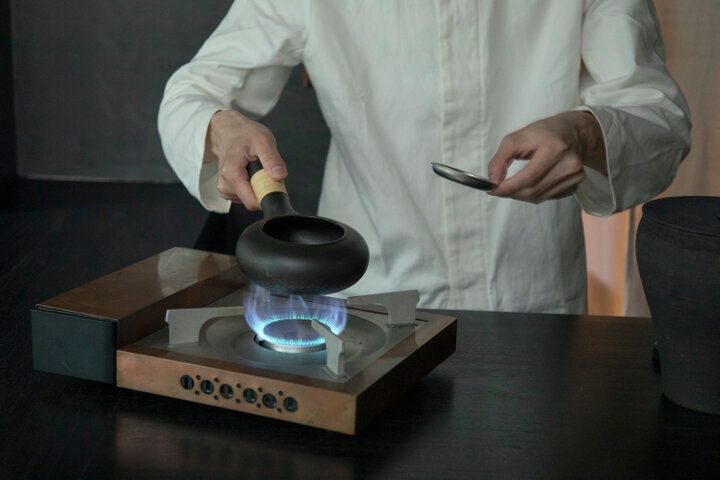 東京駅そばの隠れ家で贅沢体験♪ 大人のためのティーサロン「HIGASHIYA man 丸の内」で都会の鼓動を忘れる静寂のひととき