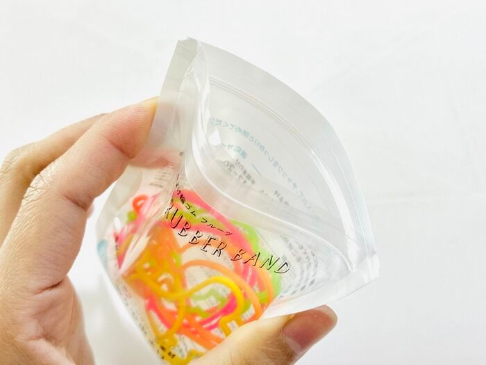 【セリア】可愛すぎて即買い！フルーツ型の〈伸び～るゴム〉がそろそろ必要になってくる季節です♪