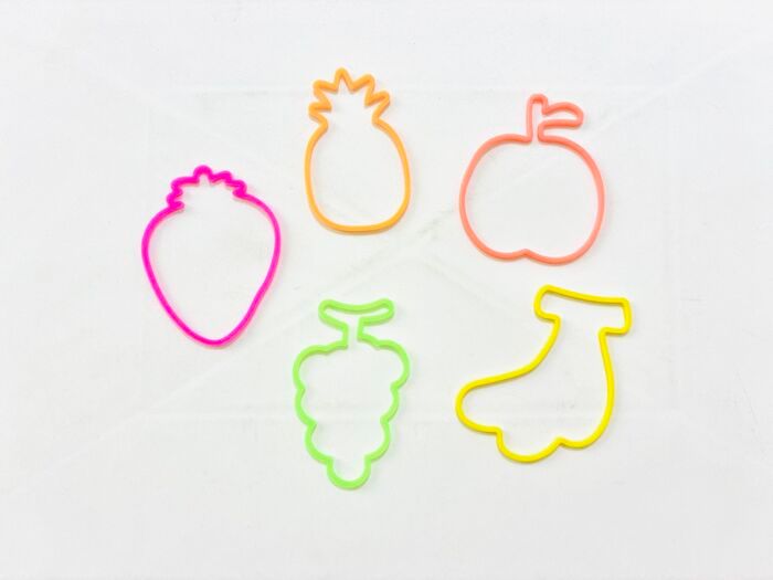 【セリア】可愛すぎて即買い！フルーツ型の〈伸び～るゴム〉がそろそろ必要になってくる季節です♪
