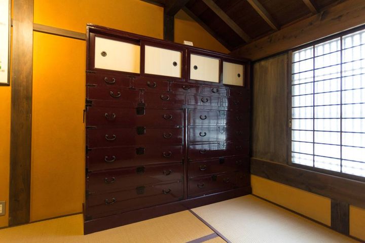 和室 出世運 下がる 背が高いタンス