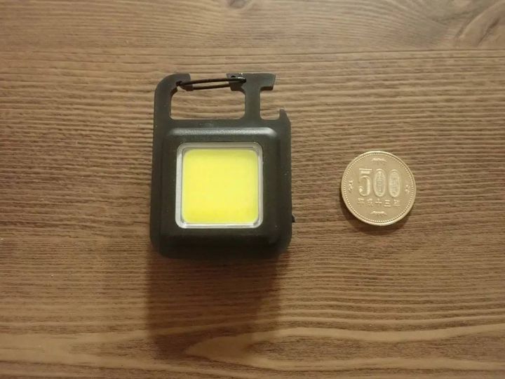 DAISO(ダイソー)：充電式COBライト