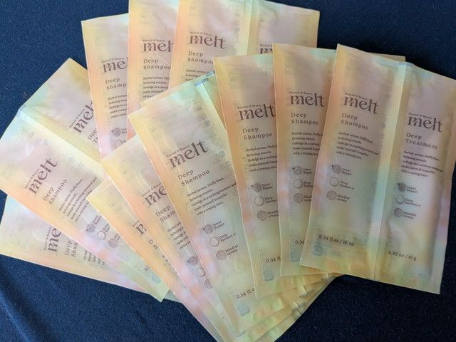 melt Deep Shampoo＆Deep Treatmentのサンプルパケット接写