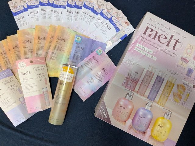 melt Hair Care フルライン コレクション Bookとサンプルパケット全種・コンディショニングウォーターボトルの全体ショット