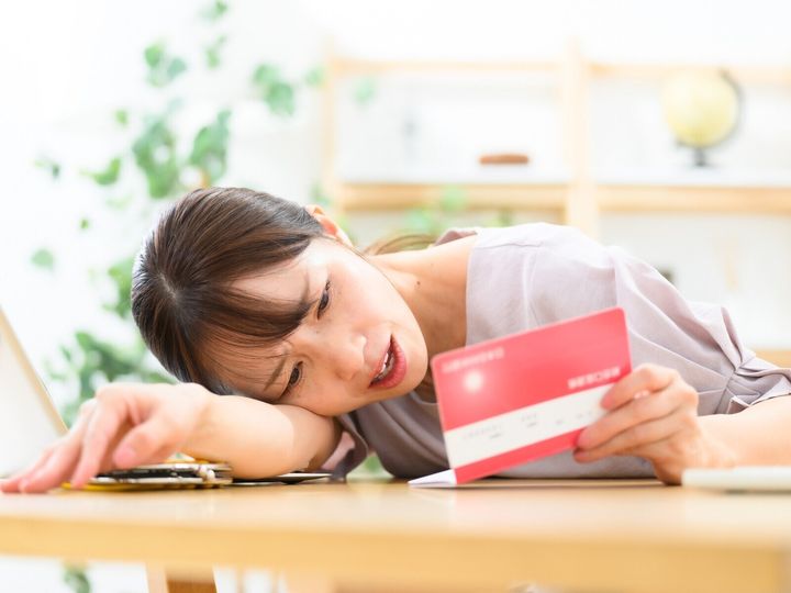 都市部での高い住居費や多忙な仕事を背景に、家族との絆を維持しつつ、将来に向けた資金形成を図る手段として実家住まいを選択する人も少なくありません。今回は、新宿区（東京都）で暮らす36歳・会社員女性のケースを見ていきましょう。