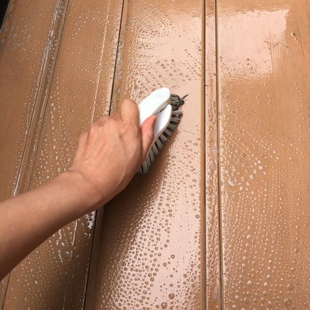 水&ウタマロを使ってブラシでこする ▶ついでに (C)えり