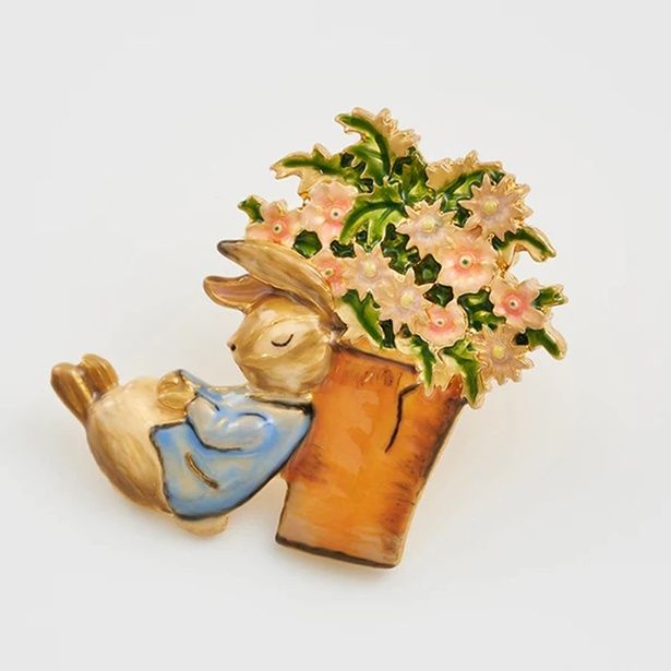 「Fable England×ピーターラビット ピンバッジ」(1万1000円)