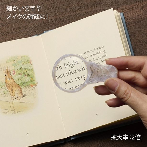 拡大率2倍で、絵本の細かな描き込みや新聞の小さな文字もくっきり