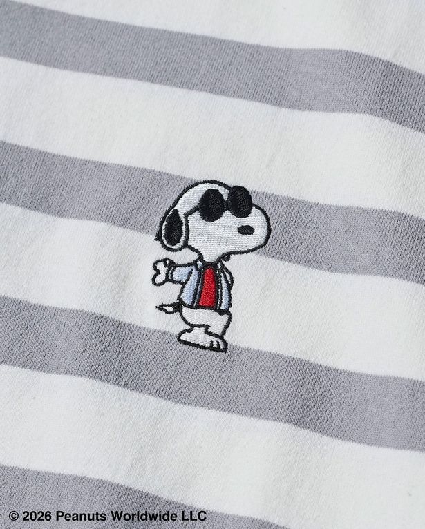 ウィメンズの「ボーダーTシャツ」の左胸には、シャツをまとったジョー・クールのワンポイント刺しゅう