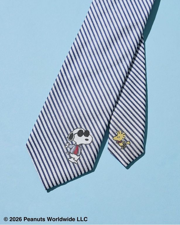 大剣にジョー・クール、小剣にウッドストックをジャガードで配した遊び心のある1本