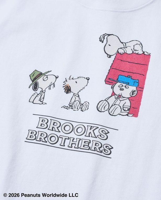 長袖Tシャツに描かれているのは、スヌーピーのきょうだいのオラフ、アンディ、スパイク。本コラボレーションのために描き下ろされた限定アートだ
