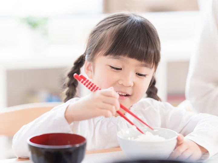 娘が離婚し、孫を連れて家に戻ってきたという63歳女性。最初は大歓迎だったが、同居してみると「こんなはずじゃなかった」ということばかり。思い通りにいかないと怒る娘にどう接すればいいか分からず、女性は困り果てている。※サムネイル画像：PIXTA