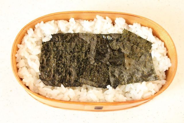 海苔をのせたご飯