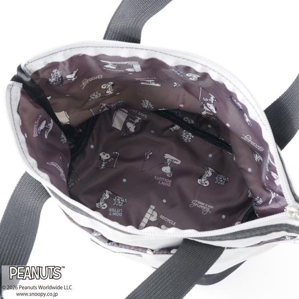 ファスナーを開けるとピーナッツ・ギャングの総柄が広がる“隠れスヌーピー”仕様
