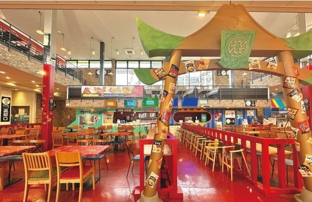 会場となるフードスタジアム。コラボ期間中は辛ラーメンの装飾が随所に施されている