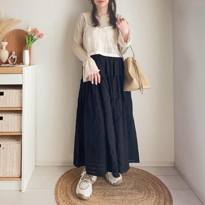 画像: ビスチェ合わせでメリハリのある着こなしに