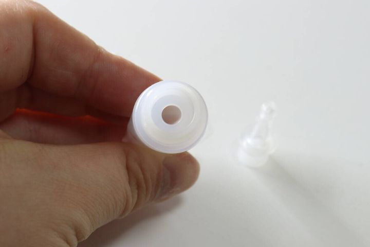 セリアの詰め替え用チューブボトルの入り口